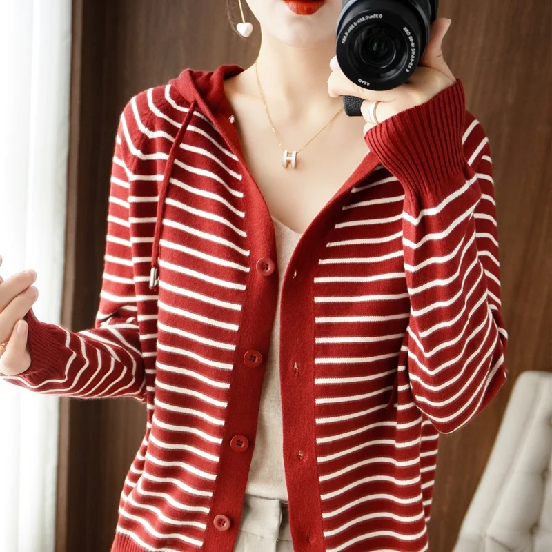 2025 الكلاسيكية شريط مقنعين الصوف سترة المرأة الحياكة الدافئة سترة فضفاضة واحدة الصدر الديكور عالية الجودة الأساسية القمم #3