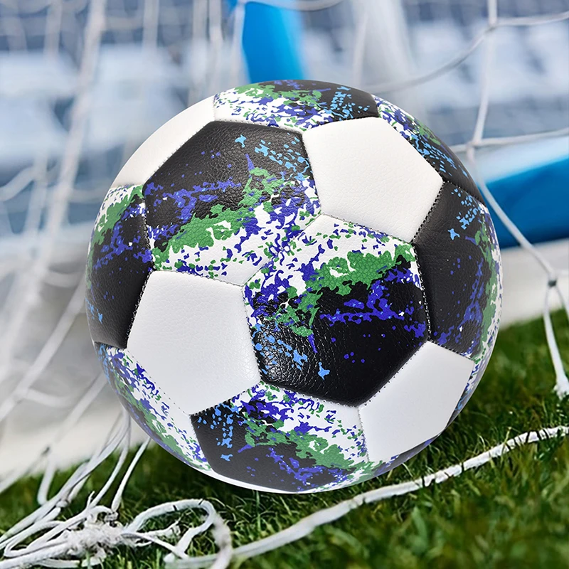 

Футбольный мяч унисекс стандартного размера 5. Прочная, износостойкая конструкция из искусственной кожи с машинным сшивкой.