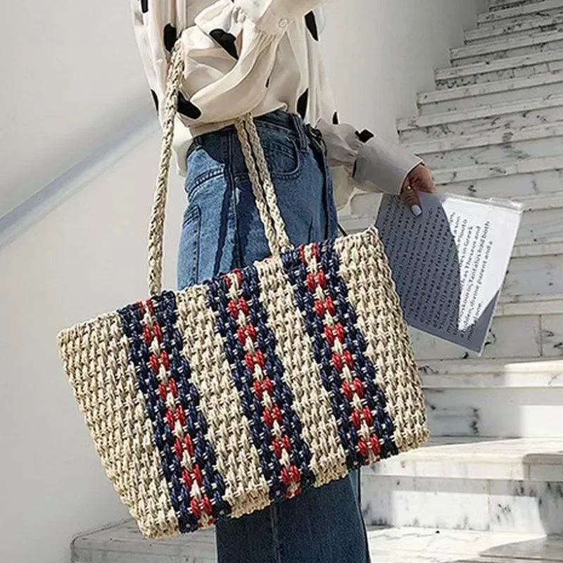Straw Tote Bag Women One-Shoulder Hand-Woven Beach Bag Large Capacity Vacation Seaside Accessory view 3