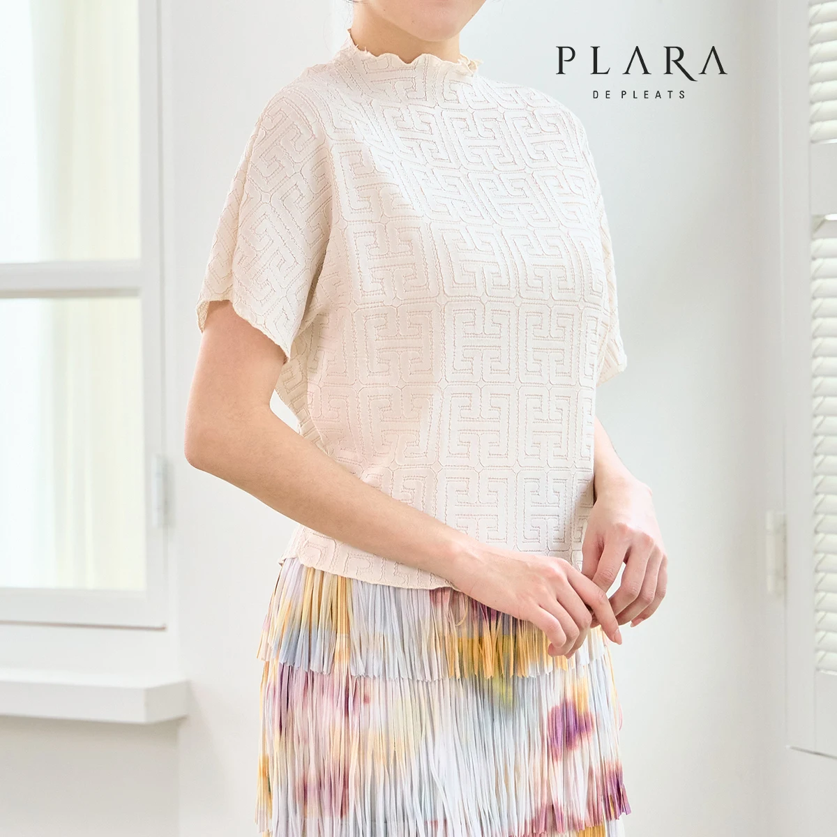 Flara (up to 88) Pritz Er Square half-sleeved blouse _ PK4SBL023A