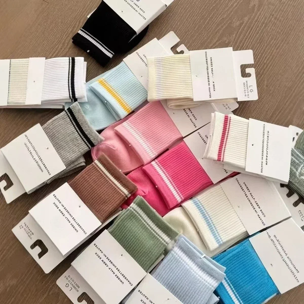 4 Pairs Multi-color Designer Outdoor Sports Socks Letter Printing Women's Yoga Socks Cotton Sweat-absorbent Football Socks Men