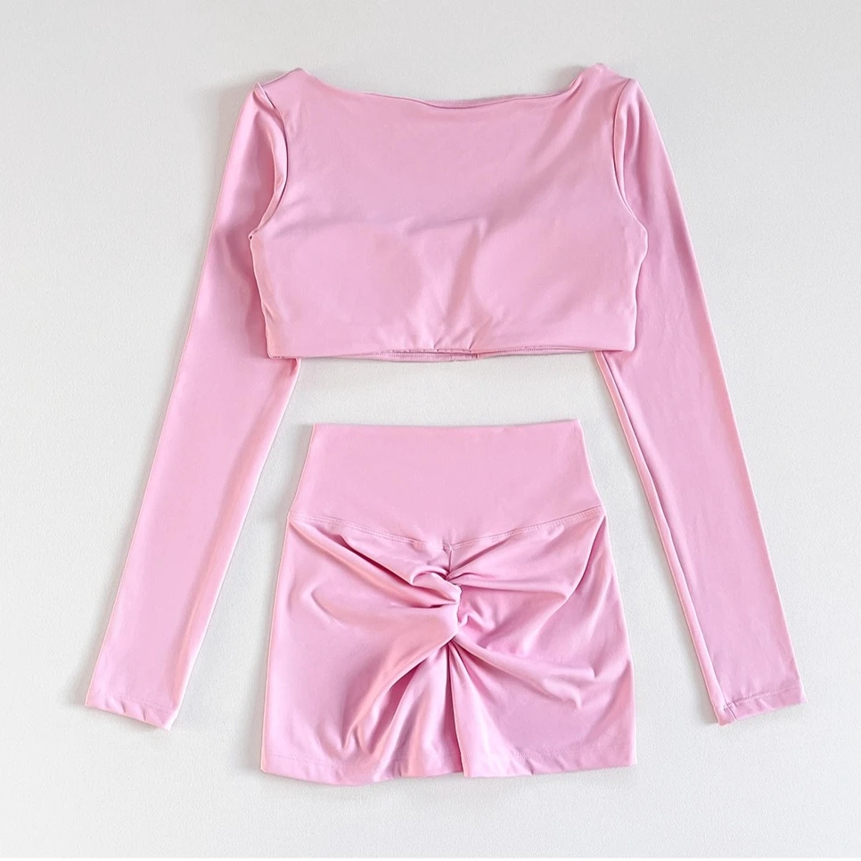 

Mileegirl 2 Pieces Women Yoga Sets Full Sleeve Sports Crop Tops with Pads Scrunch Butt Hip Lift Gym Shorts Quick Dry Workout Set