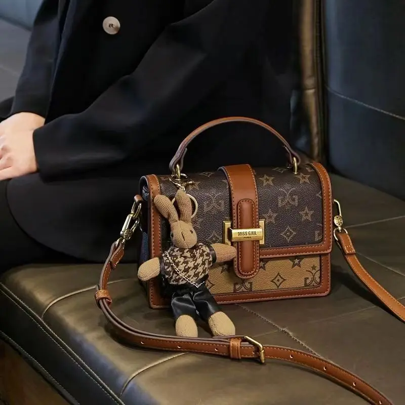 

Минималистичная стильная сумка для подгузников, женская сумка через плечо, дизайнерская сумка-мессенджер, элегантная кожаная сумка-тоут большой вместимости.