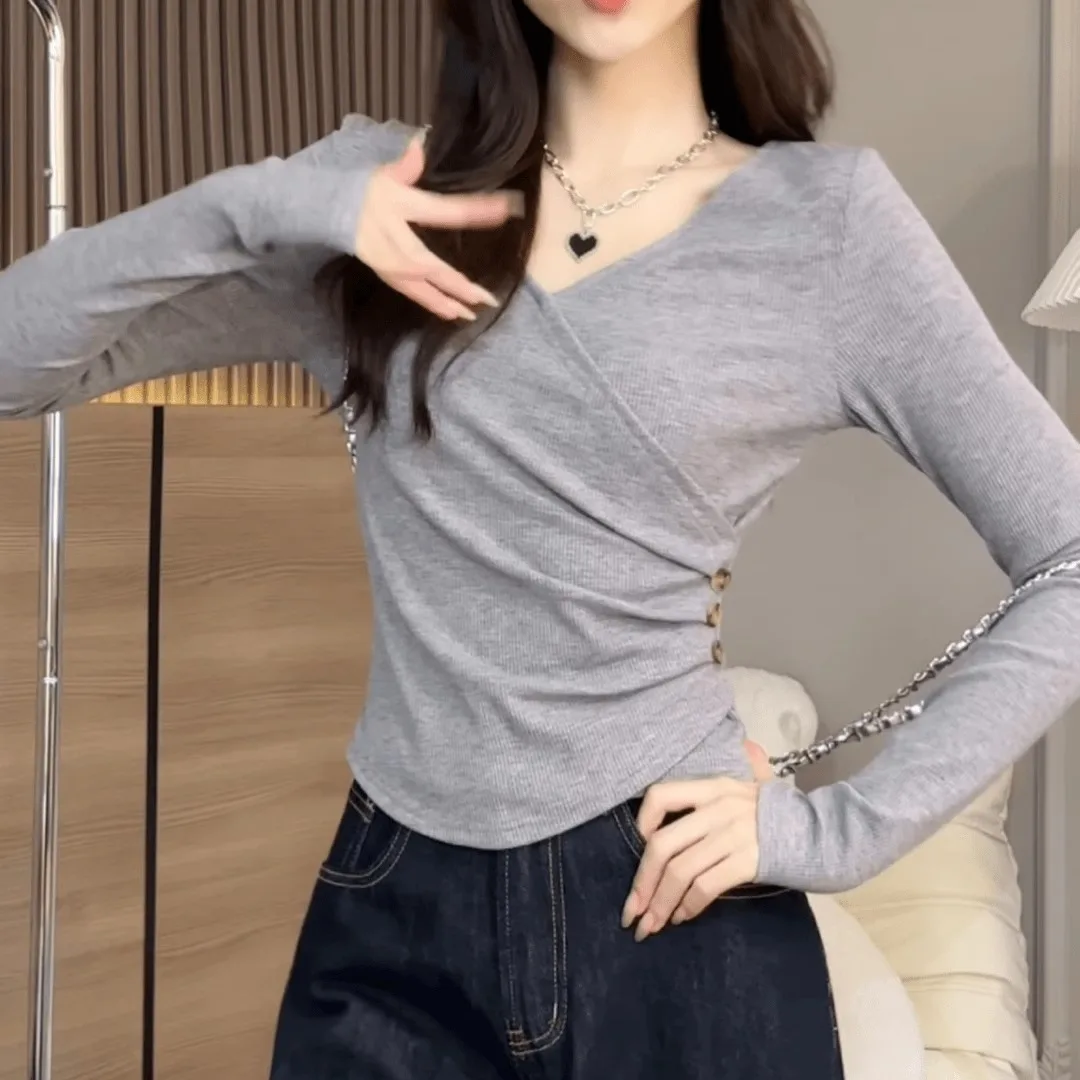 Koreanisches unregelmäßiges Langarm-T-Shirt mit V-Ausschnitt für Damen im Herbst und Winter, schmale Passform, kurzes Basis-Shirt-Oberteil im Western-Stil