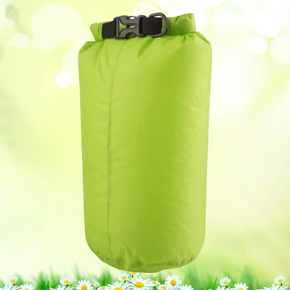 

Водонепроницаемая сумка-гермомешок 8 л: легко чистится, удобно хранить, плавает при погружении в воду – для каякинга, рафтинга, гребли, кемпинга, походов, рыбалки