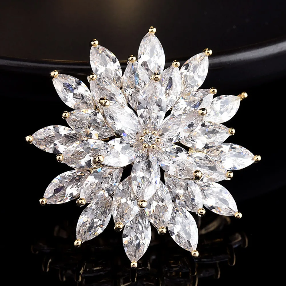 High-grade Light Luxury Clothing Pins, High-end Suit Brooches, Zircon Snowflake Clothing Accessories, Gifts for Family Members