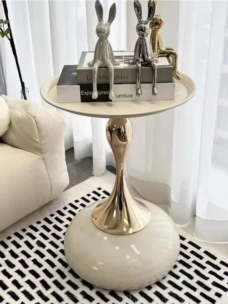 

Simple Bedside Table, Creative Small Master Bedroom Iron Sofa, Small Waist Coffee Table