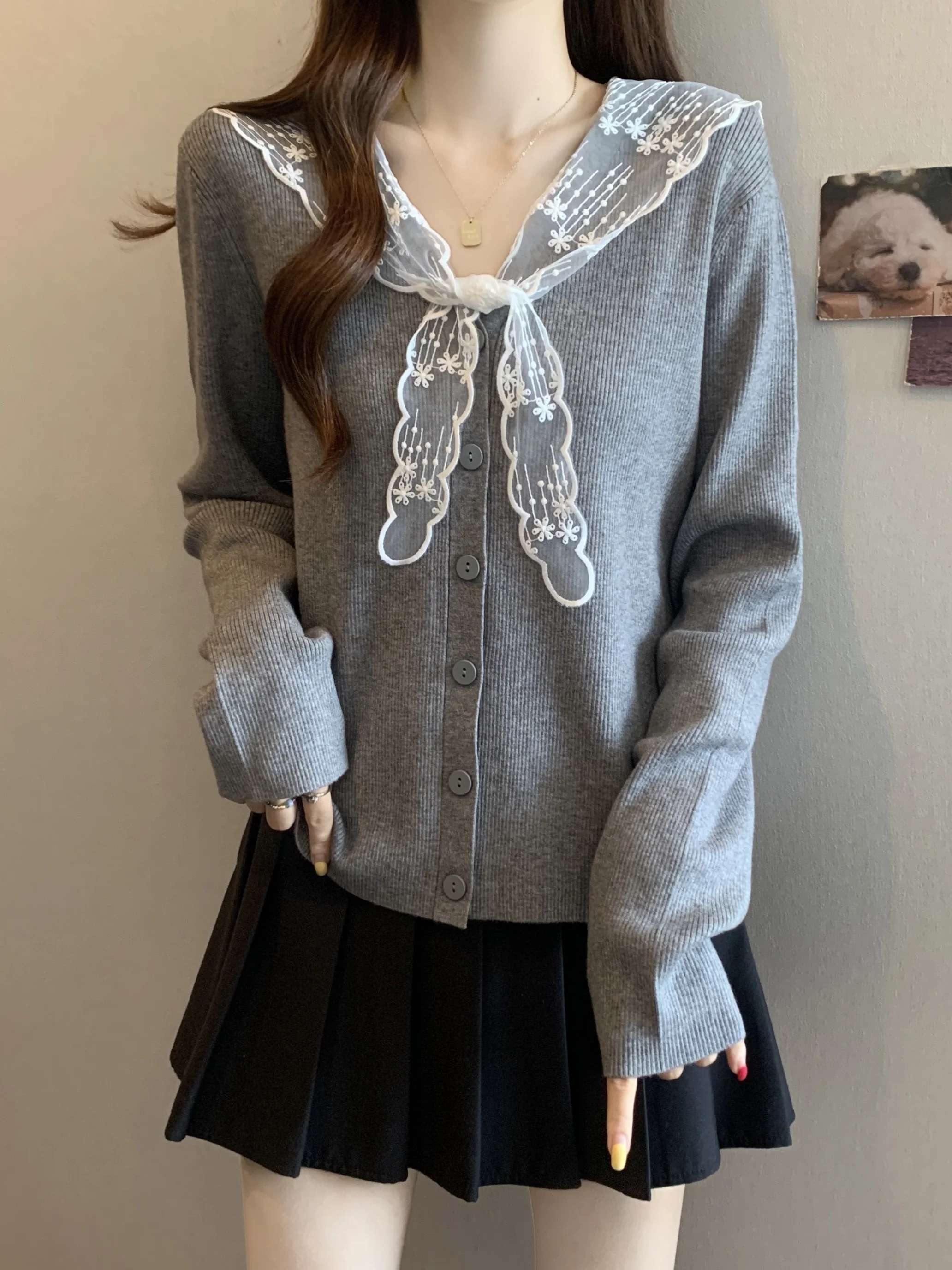 

Женский вязаный свитер больших размеров с кружевными вставками, V-образным вырезом и свободным кроем, осенне-зимний, стройнящий топ, прямой крой