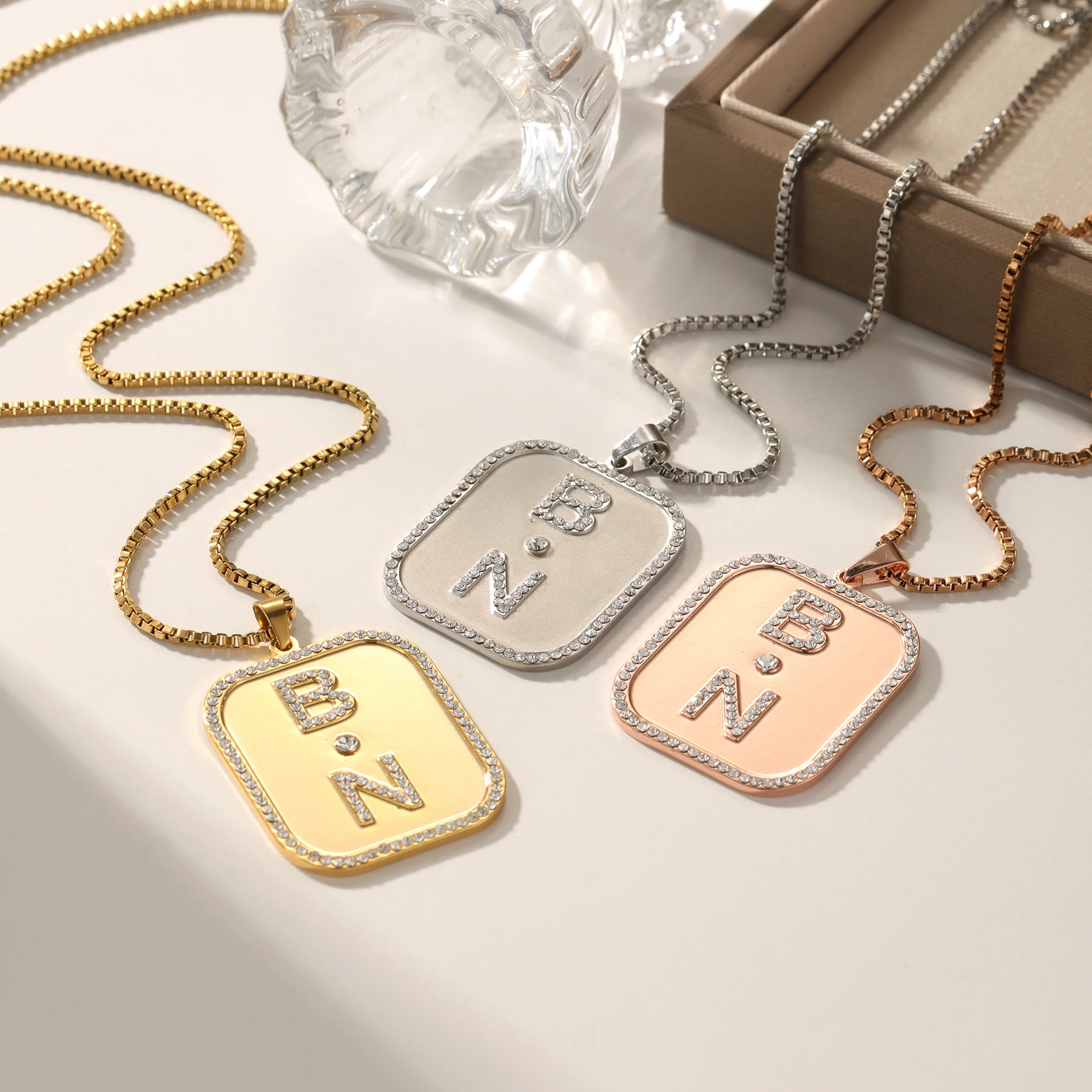 Customized letter name necklace, diamond craftsmanship, temperament and trendy matching, fashionable gift for her
