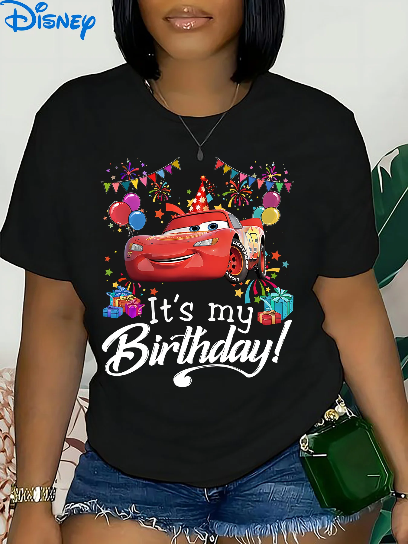 تي شيرت نسائي كاجوال بأكمام قصيرة من Disney Pixar Car Lightning McQueen مع "هذا عيد ميلادي!" نمط الصيف عارضة الأعلى