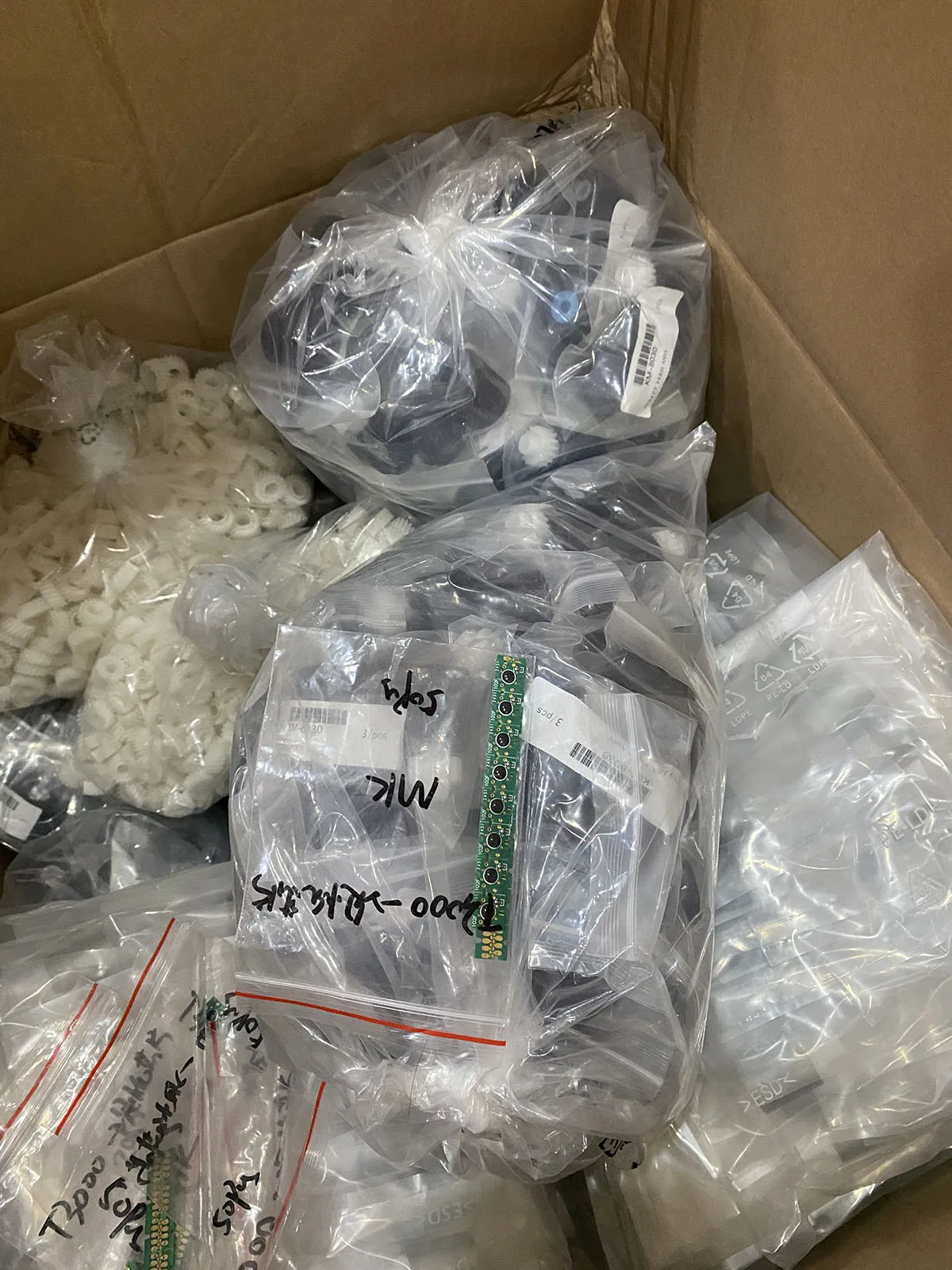 

T6941-T6945 Cartridge Chip For Epson SureColor T3000 T5000 T7000 T3070 T5070 T7070 T3200 T5200 T7200 T3270 T5270 T7270 Printer