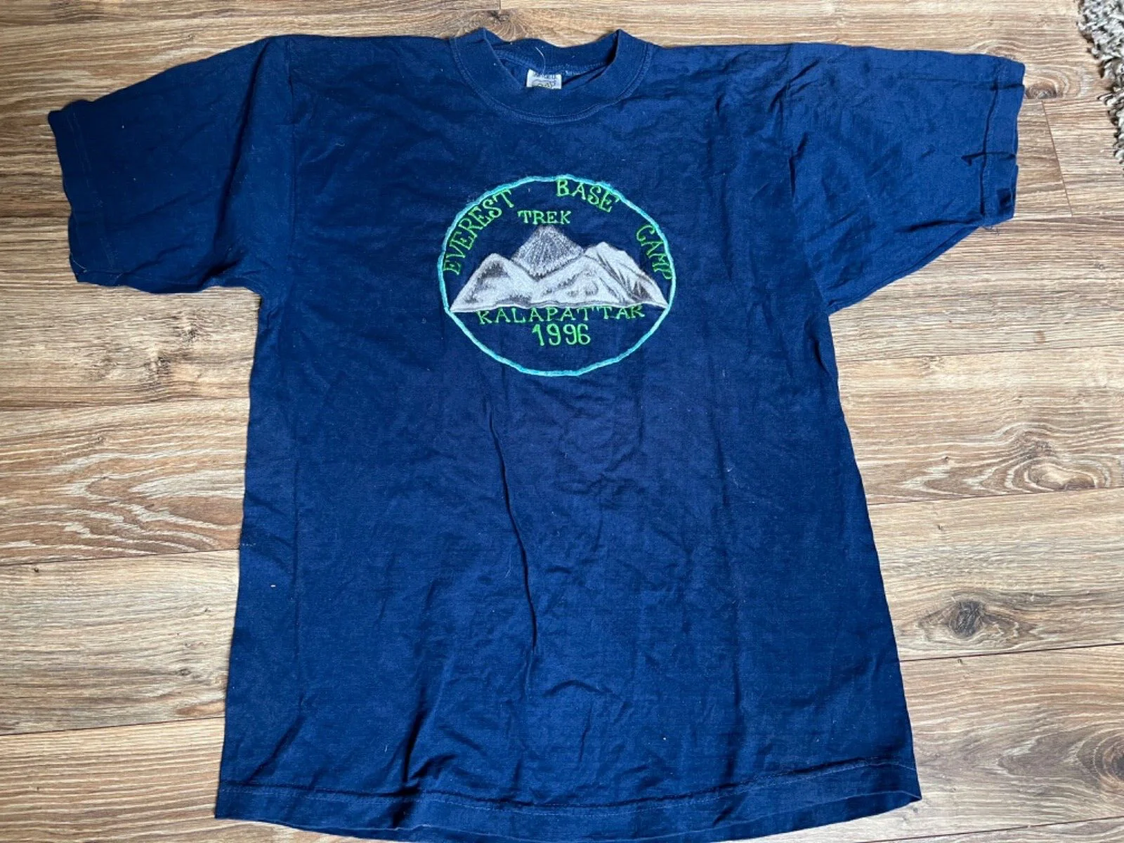 Vtg 1996 Mt Everest Climbing Expedition Embroidered T Shirt Made in Nepal 44