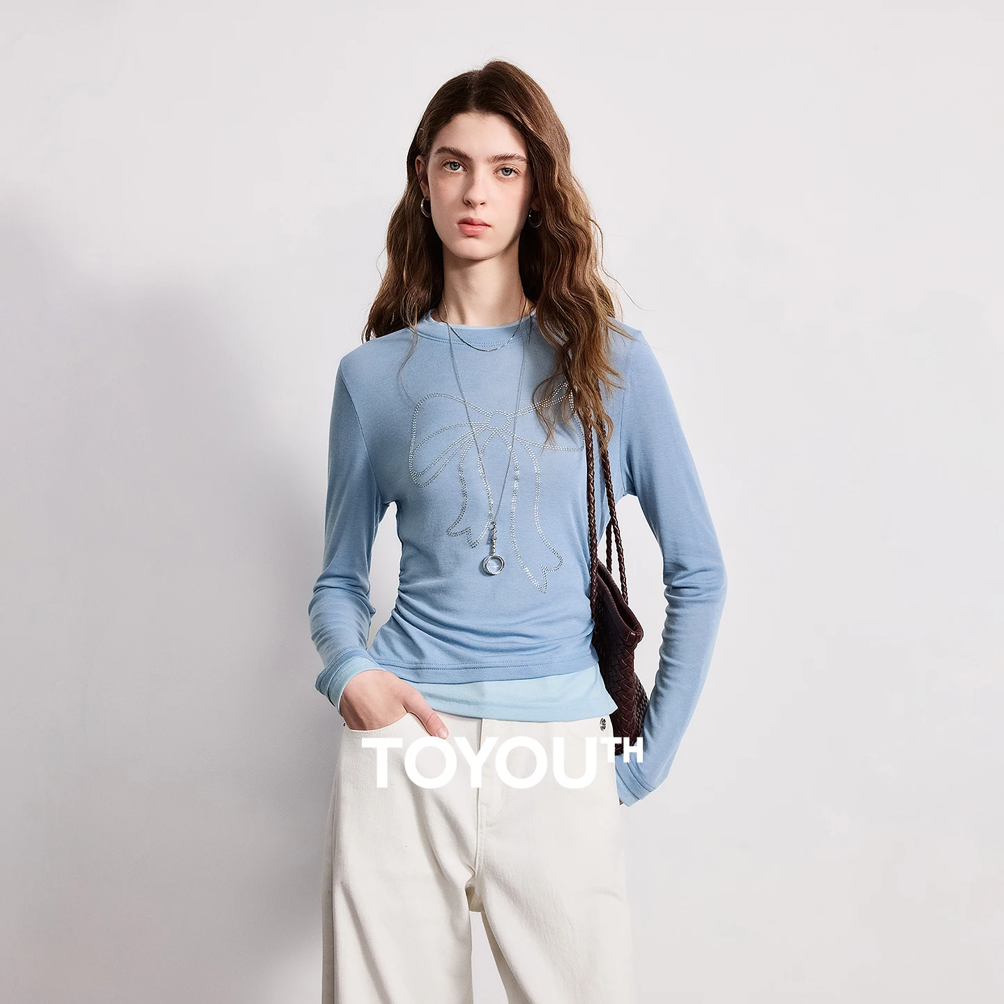 

Женская футболка TOYOUTH из искусственной шерсти с контрастными вставками, имитация двухслойного платья, весна 2026, новинка, с бантом из страз и поясом, приталенный топ