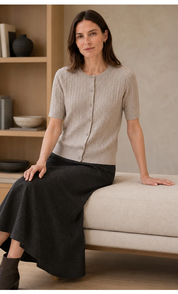 MZ62006 Damen-Strickjacke mit Zopfmuster, Rundhalsausschnitt, kurzen Ärmeln, Knopfleiste, lockerer Schnitt, einfarbig, Modal-Mischung, lässiger Pullover für den frühen Herbst – Detail 11