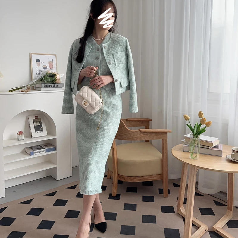 

Элегантный весенний женский костюм-тройка класса люкс: пиджак, жилет и юбка, с длинными рукавами, для офиса, из полиэстера.