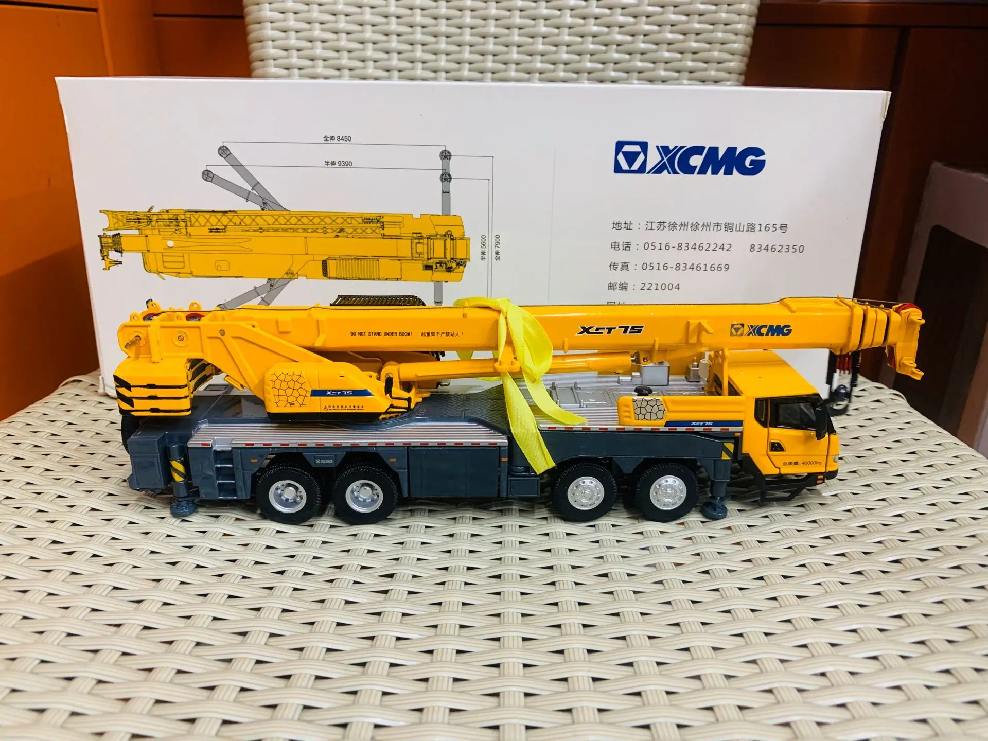 XCMG XCT75 Mobile Crane Model 1/50 Scale Die-Cast New in Original Box