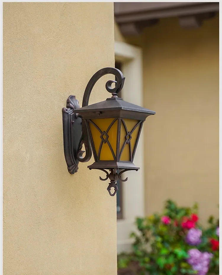 Wall Lamp Garden Light Outdoor Solar Exterior Wall Retro Suitable for Villa Column Garden European Lamp