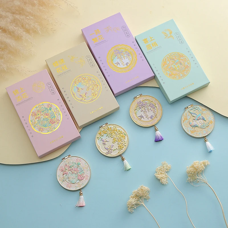 مرآة مكياج معدنية على الطراز الصيني مع شرابة قابلة للطي، مرآة مستحضرات تجميل محمولة إبداعية رائعة محمولة باليد للطلاب