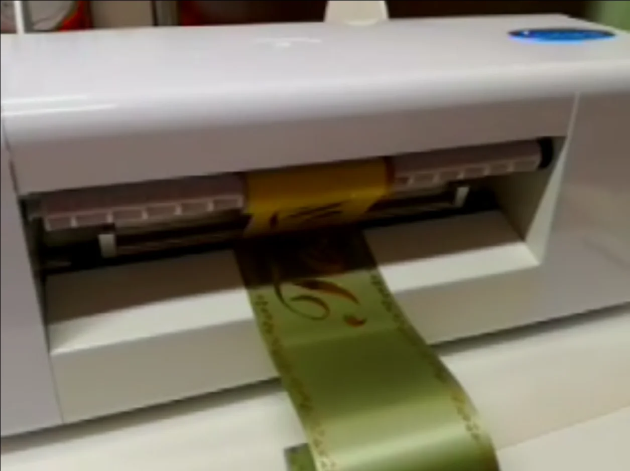 

Цифровой пресс для холодного тиснения фольгой и термотрансферной печати 200DPI 400A с опциональной платформой для рулонной подачи