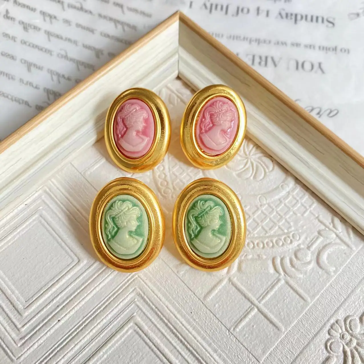 

Vintage Resin Cameo Earrings Ring Set Gold Tone Alloy Portrait Jewelry for Women
