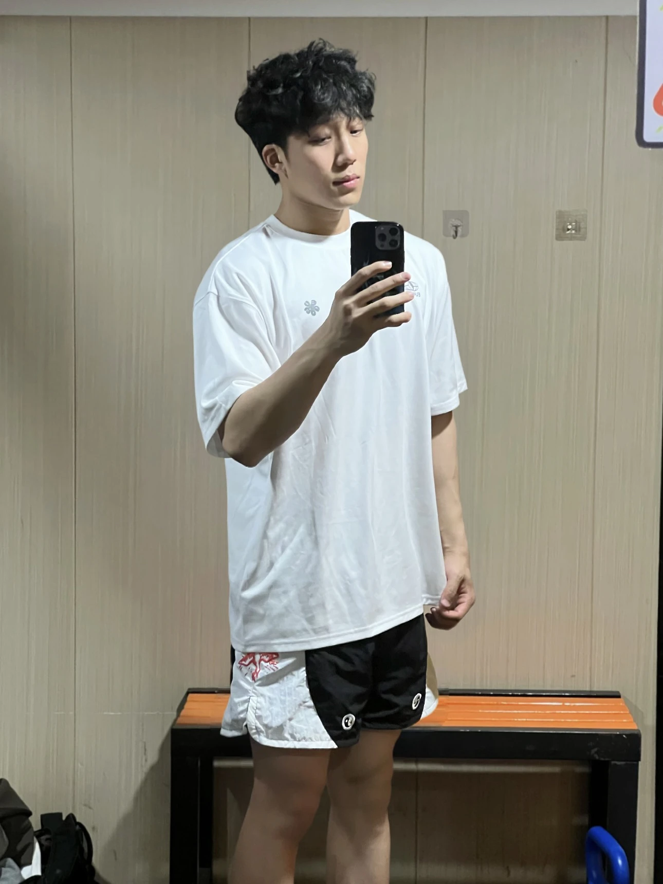 태극권 시리즈 컬러 블록 피트니스 스포츠 남성용 느슨한 무릎 길이 캐주얼 바지 젊은 에너지 스타일 짧은 스트레이트 튜브