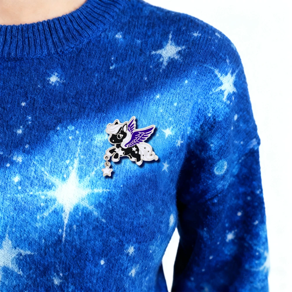 Niedliche Sternflügel-Brosche mit schwarzem Pferd, blau geflügeltem Tianma und Anhänger, Abzeichen, Cartoon-Tier, dunkle Emaille-Pin, Rucksack-Dekoration, Geschenk – Detail 7