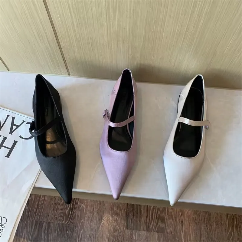 Mary Jane Shoes Retro Shallow Flat Shoes In The Summer of , The New Style with Skirts and Pointed Evening Winds and Low Heels.