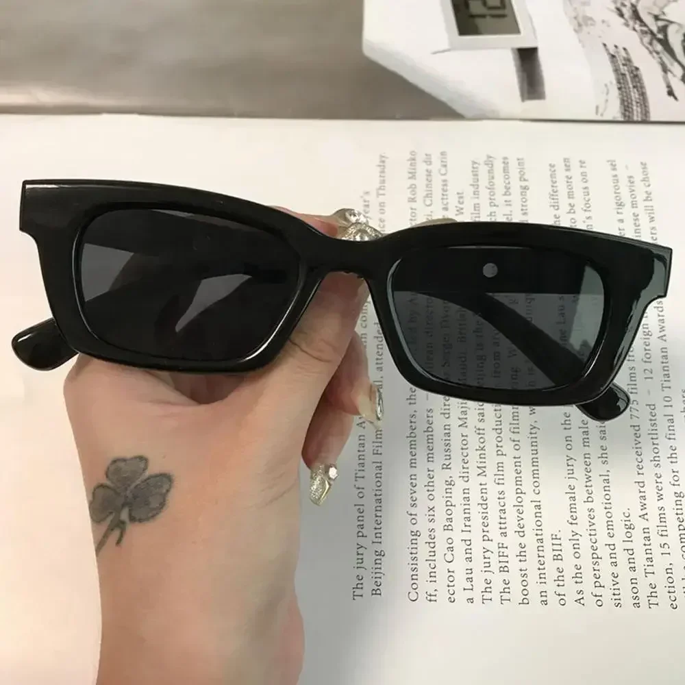 

Y2K Retro Square Sunglasses - Vintage Small Frame UV Protection Unisex Driving Glasses Luxury Designer Brand 선글라스