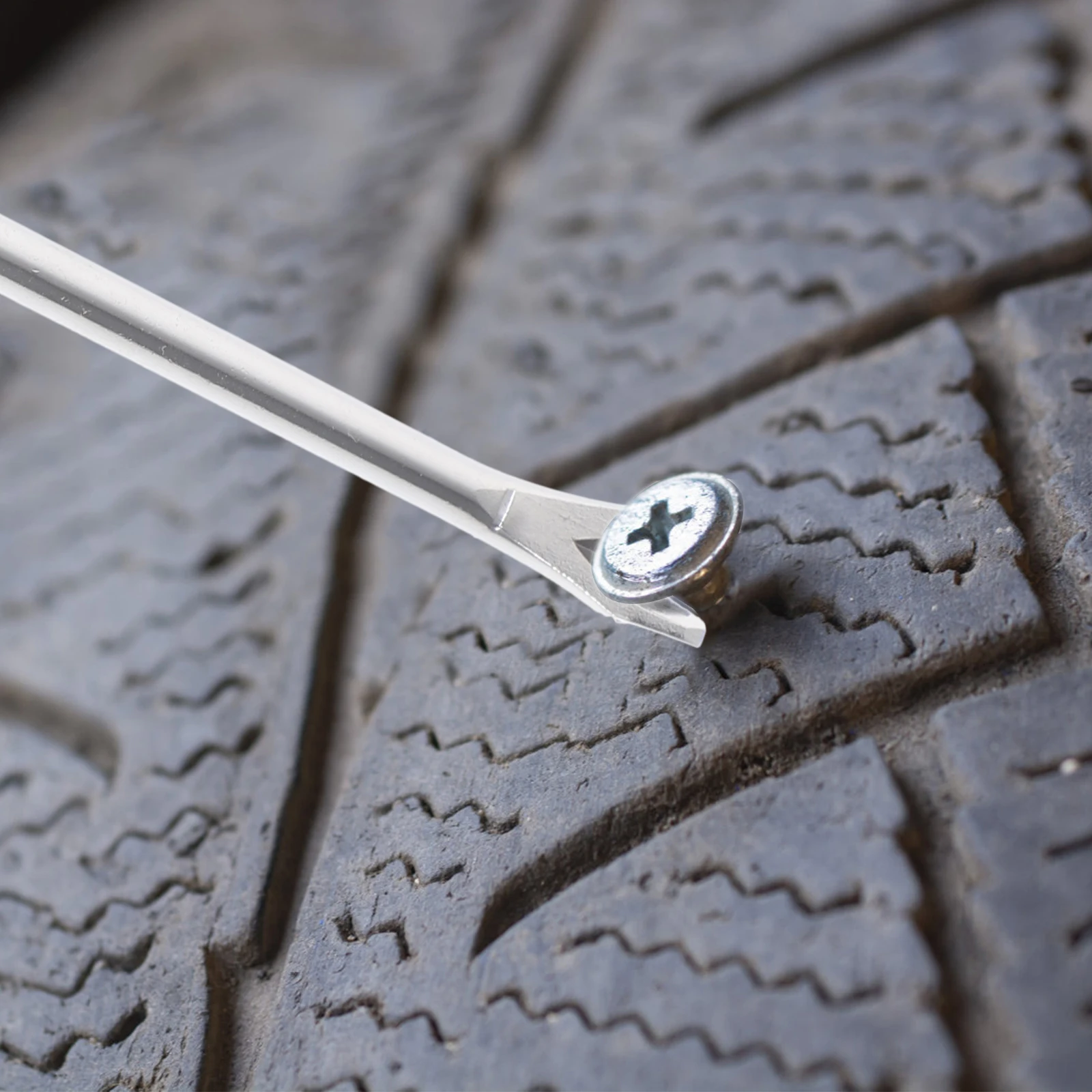 

2Pcs Nail Puller Tool Stainless Steel Upholstery Staple Remover for Wood Floors Walls Tires Easy Grip Handle Nail Puller