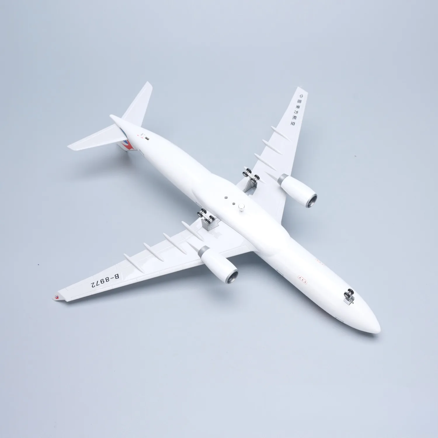 47cm Scale Plane China Eastern A330 Diecast Resin Airplane Model Kit With Landing Gear Wheel For Display Collection or Toy Gift