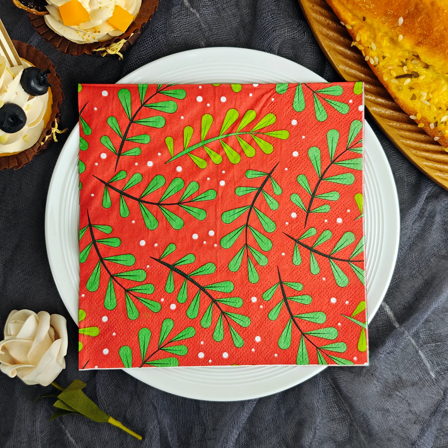 20/50pcs 33*33cm 2ply Red background leaves Napkins Suitable for themed parties,Party napkins designed for lively gatherings