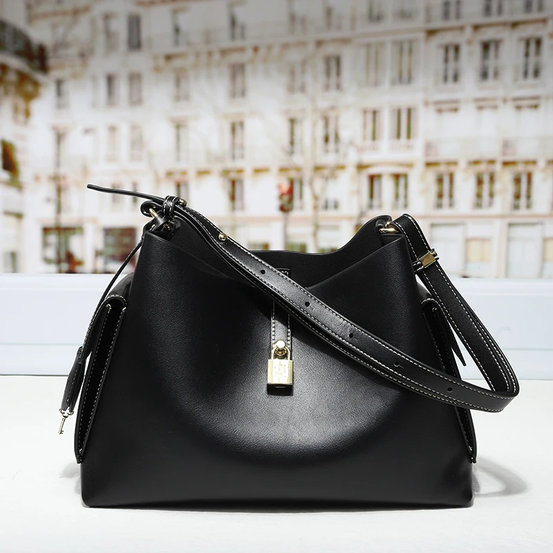 

CH Minimalist Design Brand Shoulder Bag Buckle Creative Light Luxury 2026 New Must-have Versatile Crossbody Bag Women