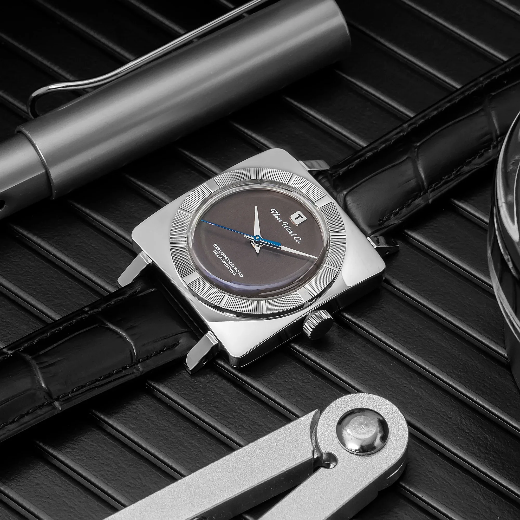

THORN Watch diameter Retro trend square element sapphire pot lid Bubble mirror couples neutral automatic mechanical movement