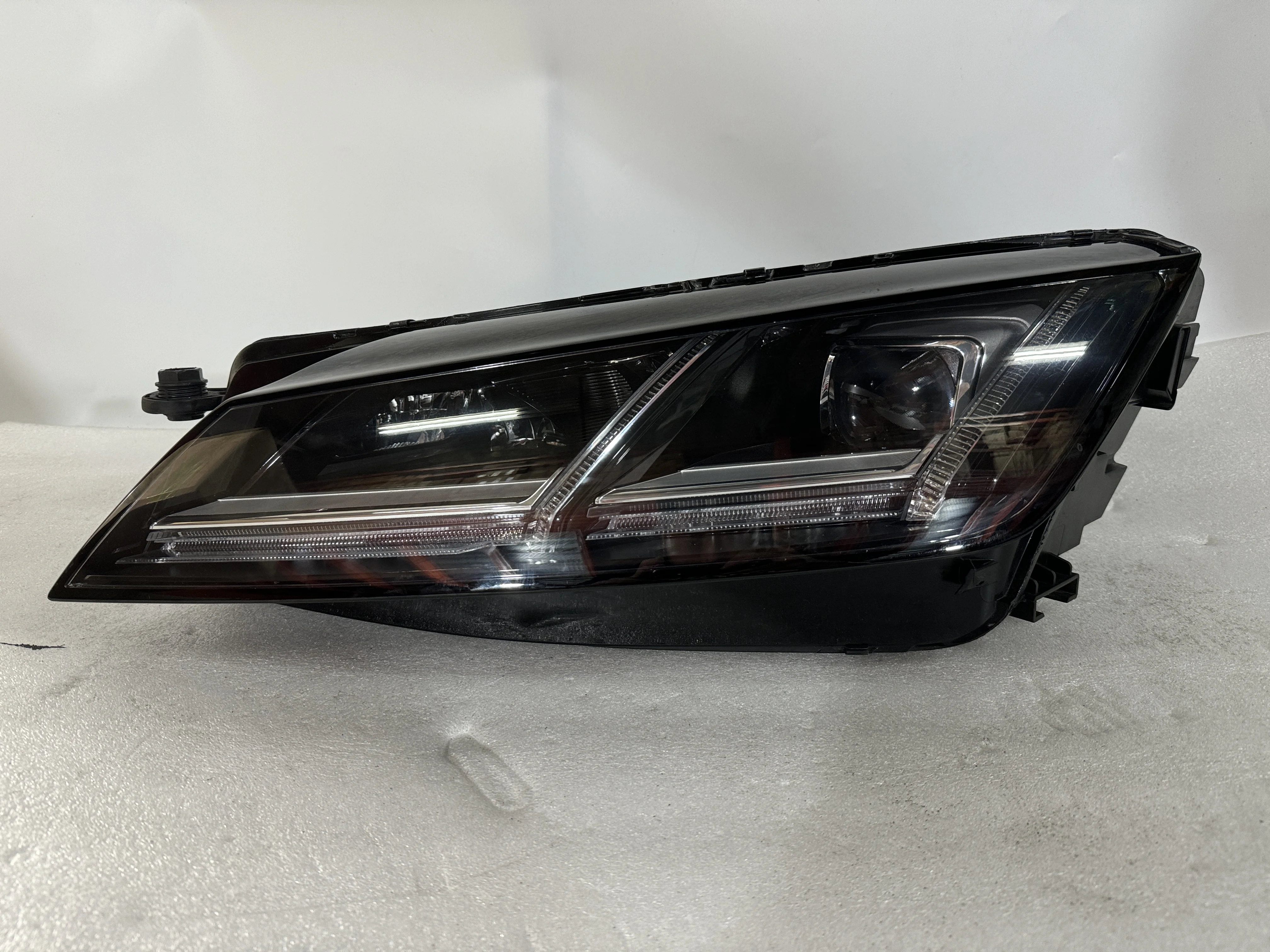 

Fit For Audi TT LED Headlight 2015-2024 Audi TT RS LED Headlight Audi TTS LED Headlamp 11 Pins of Plug EU Version For Replace