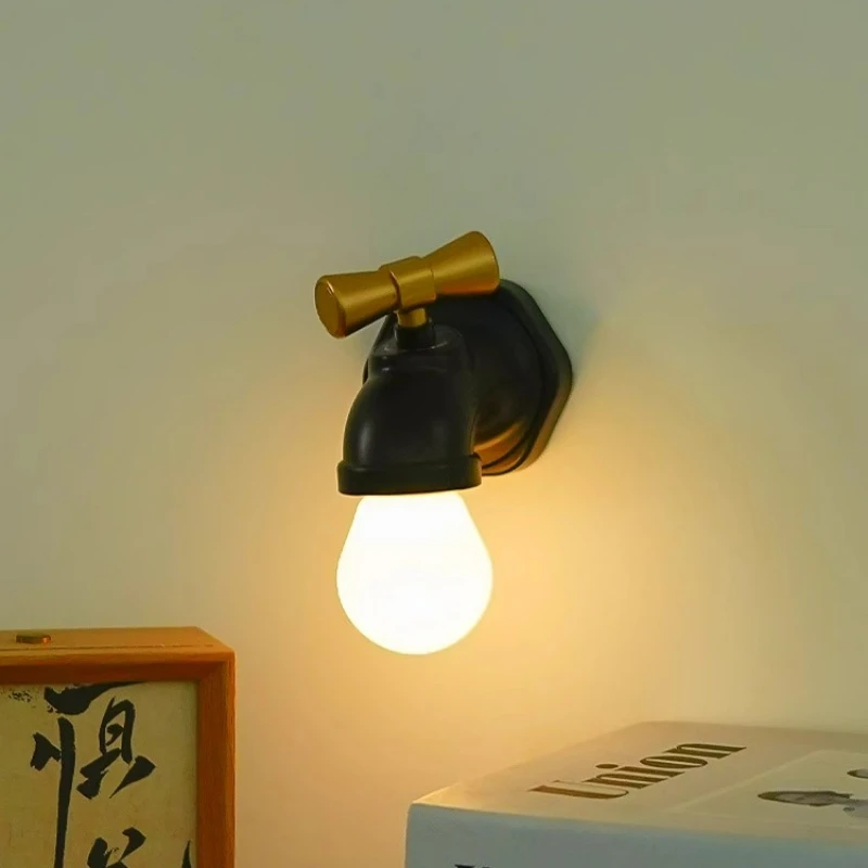 "A torneira da minha casa brilhouá" lâmpada de cabeceira recarregável com luz noturna abstrata criativa como presente de aniversário para um amigo