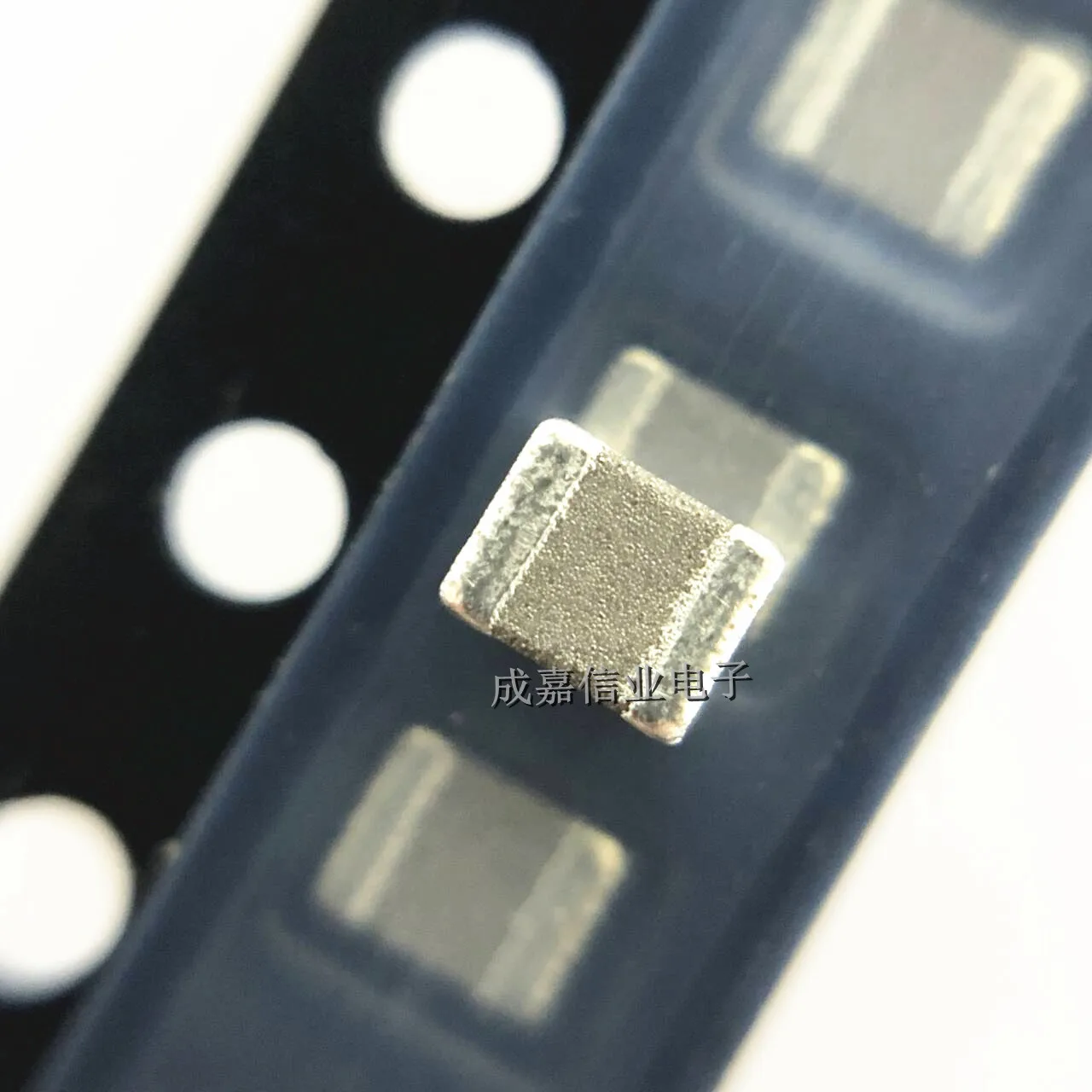 100pcs/Lot DFE252012P-R47M=P2 Power Inductors- SMD 470nH 20% 4A 27mOhms 2520 Operating Temperature:- 40 C-+ 125 C