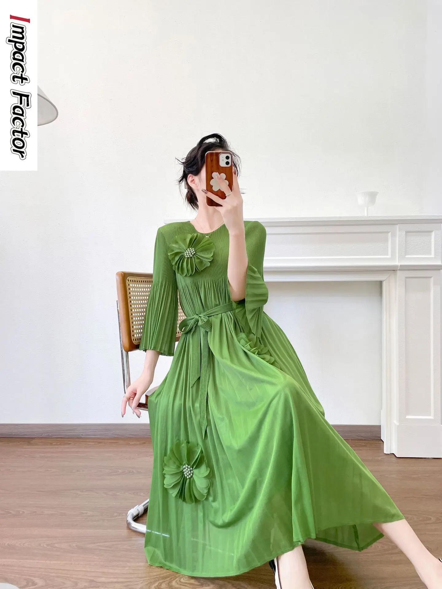 

Miyake 2025 Autumn and Winter New V-neck Solid Color Dress Fish Scale Folds Loose Elegant Temperament Skirt Women