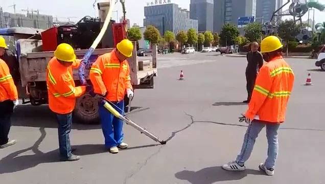 100L Latest Design Bitumen Sealer Road Joint Patching Kettle Driveway Crack Patch to Port