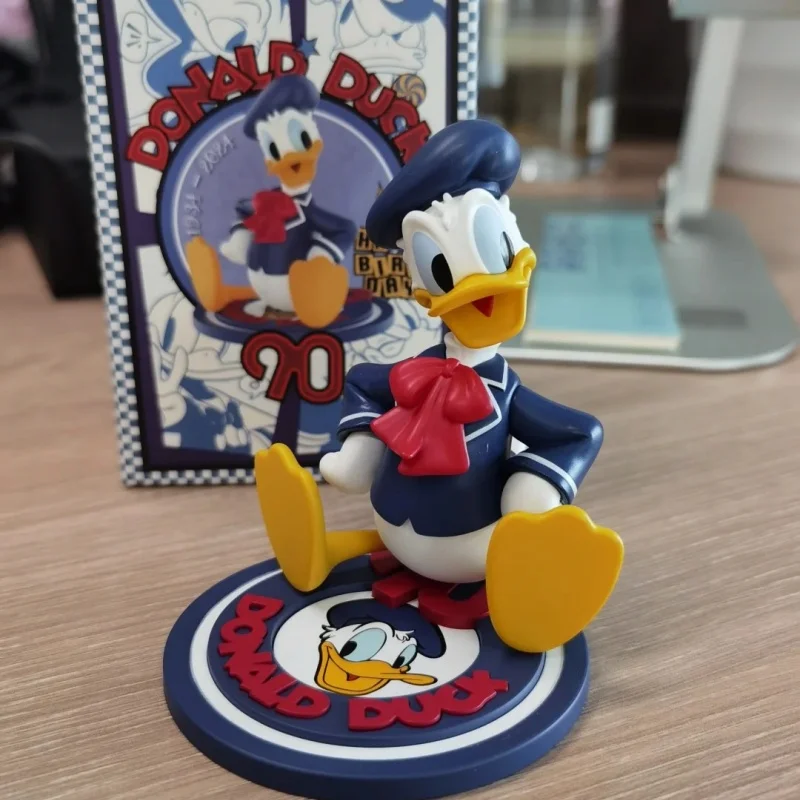 Popmart Asli Disney Donald Duck Seri Ulang Tahun ke-90 Figur Kotak Misteri Boneka Dekorasi Lucu Hadiah Modis Hadiah Ulang Tahun