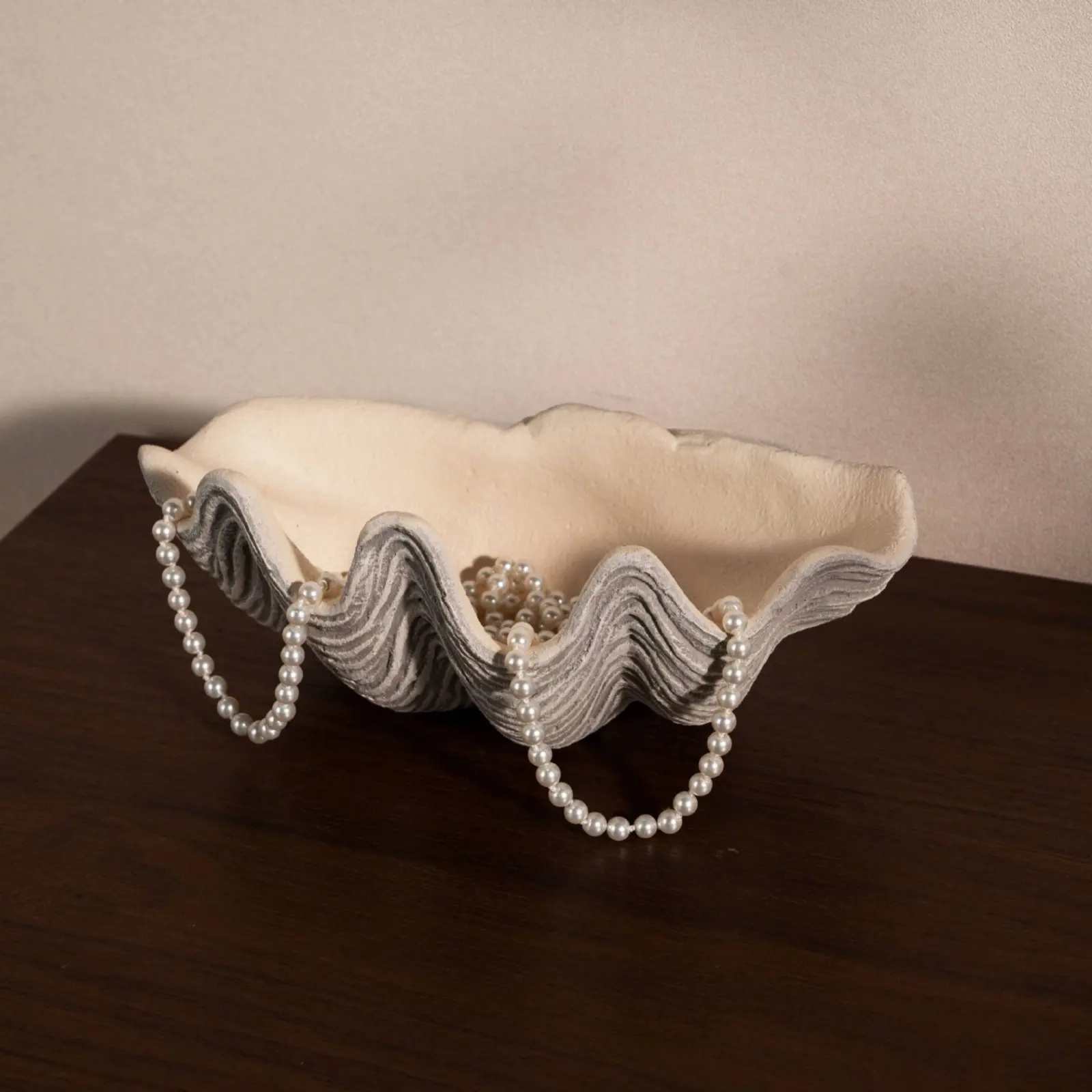 Clamshell Decor Bowl Textured Surface Shell Art Piece Seashell Decor Bowl Natural Luster Table Ornament Beach Themed for Hotel