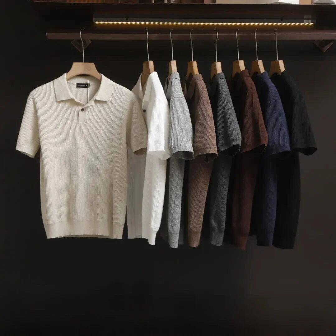 

Новая коллекция Весна-Лето: Модная дышащая трикотажная рубашка с коротким рукавом, воротником на одной пуговице, повседневная, универсальная, из хлопка и полиэстера.