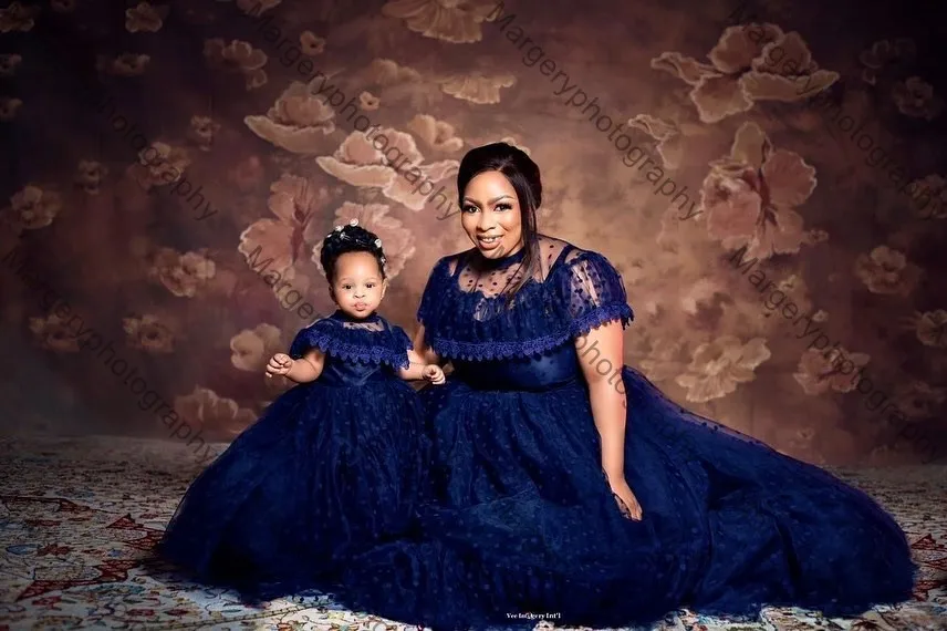 Elegant Navy Blue Lace Tulle Mom And Daugther Dresses Unique Dots Mesh Long Mother And Kids Prom Party Gows For Photo Shoot