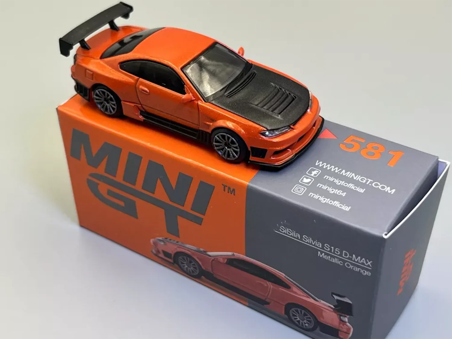 Mini GT 1:64 Silvia S15 D-MAX Metallic Orange #581 Diecast model Car