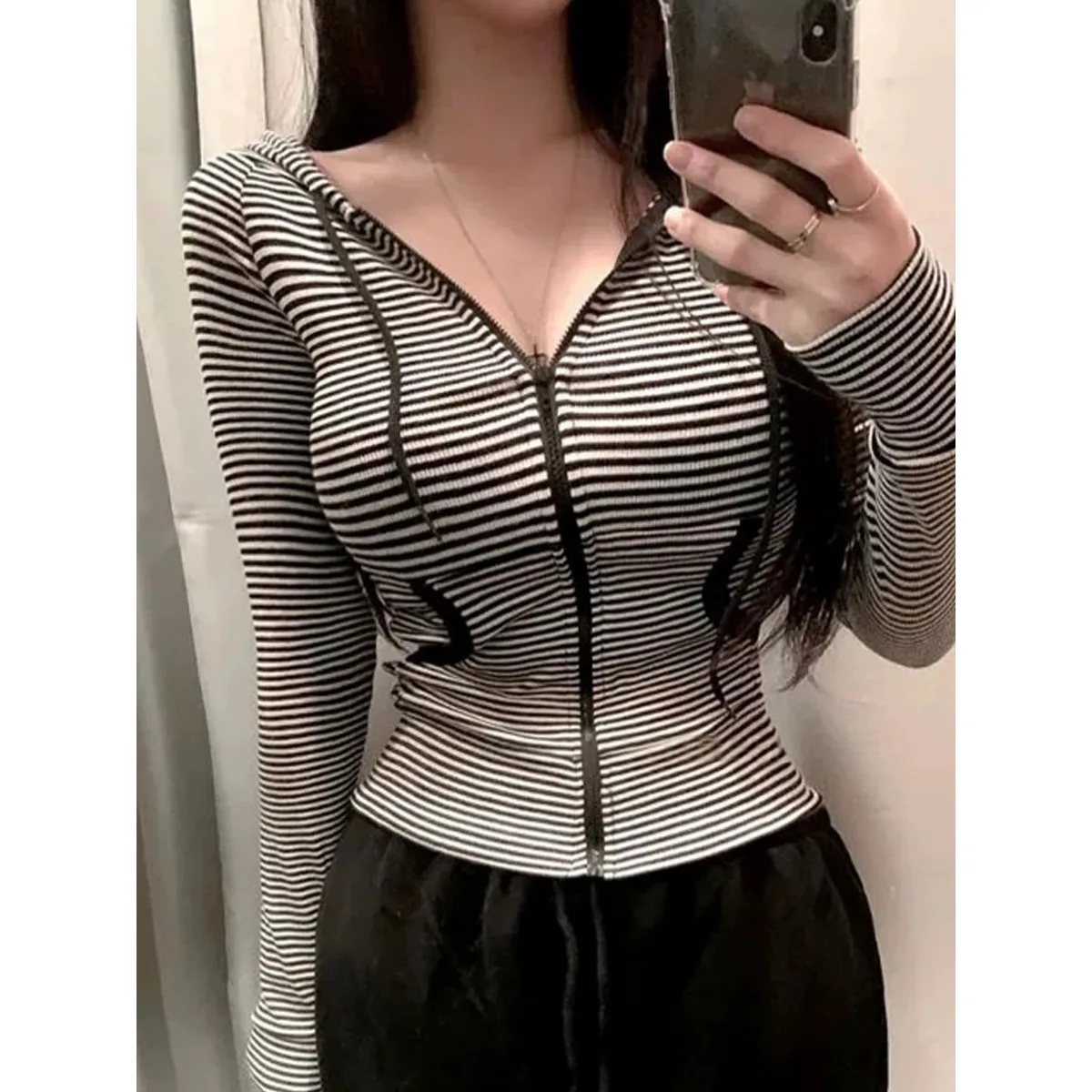 Dongda Gate New Arrival Women's Slim Fit Hooded Stripe Jacket Classic Elegance Fashionable Commute Style Short Outerwear