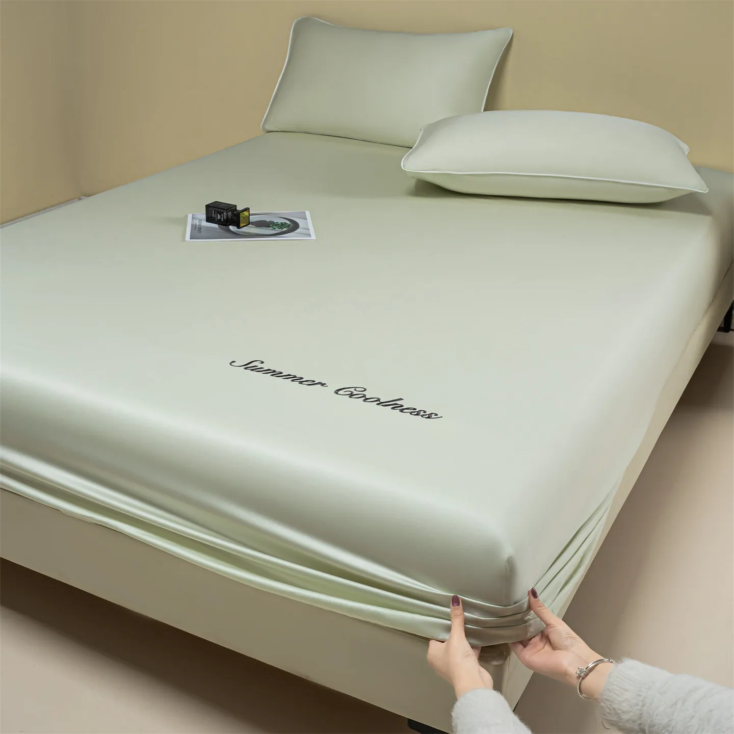 Solid Color Fitted Sheet Cooling Bed Sheet with Embroidery Mattress Cover Single/Queen/King Smooth Bedsheet colcha de cama casal