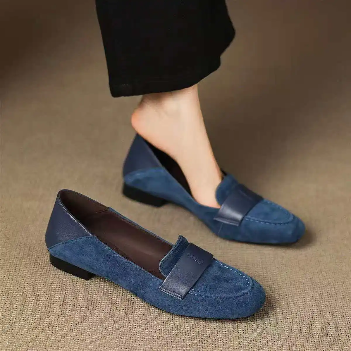 

2026 Spring Autumn Retro Velvet Leather Women's Shoes Fashionable Versatile Comfortable Soft-soled Lightweight Casual Flat Shoes