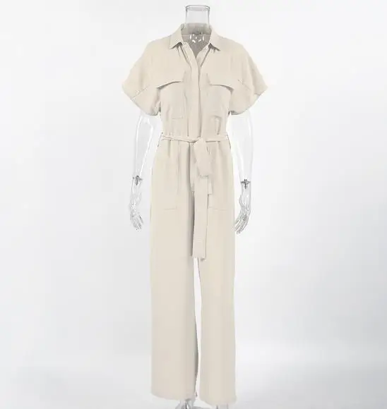 2026 Neutraler Overall mit heller Khaki-Textur, faltigem Material und tailliertem Riemen, kurzärmeliger Overall mit Temperament