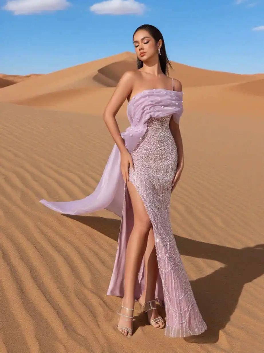 فساتين سهرة وردية مذهلة مصممة بنمط خاص بدون أكمام مع ترتر بفتحة عالية فستان حفلة موسيقية بطول الأرض حسب الطلب