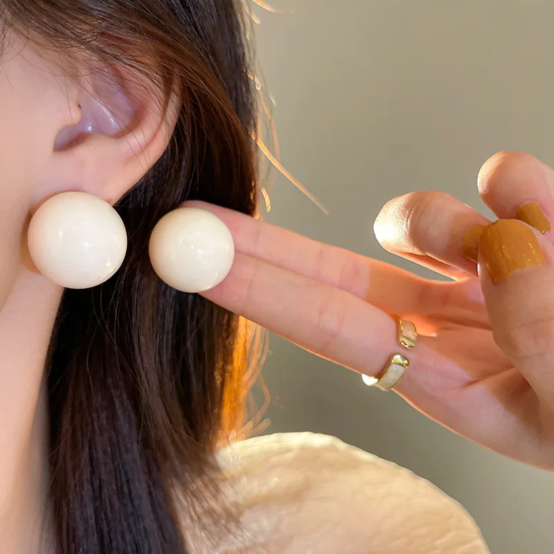 New candy colored pearl earrings women\'s jewelry cute big pearl ball earrings girls party fashion design exaggerated earrings