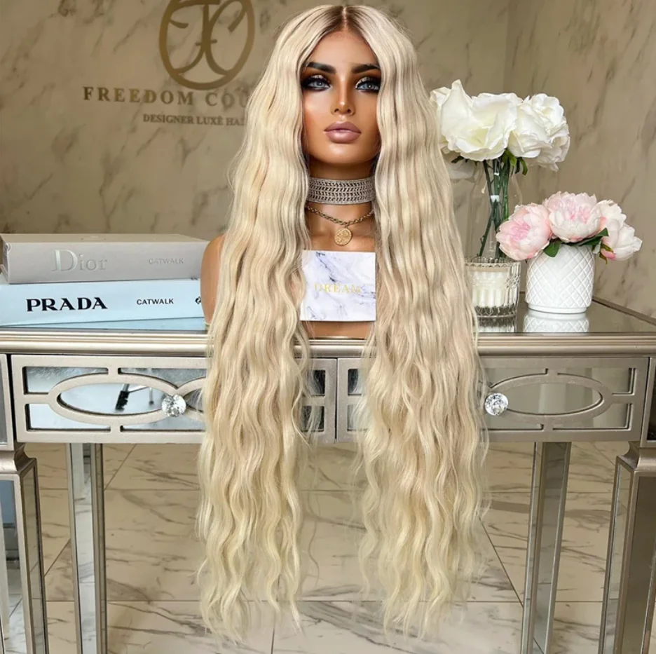 Długa Naturalna Popielaty Blond Kręcona Krótka Peruka Body Wave z Ciemnymi Włosami na Czołgu Popielaty Blond Ombre HD Niewidoczna Peruka typu Lace Front z Grzywką z Przedziałkiem na Środku